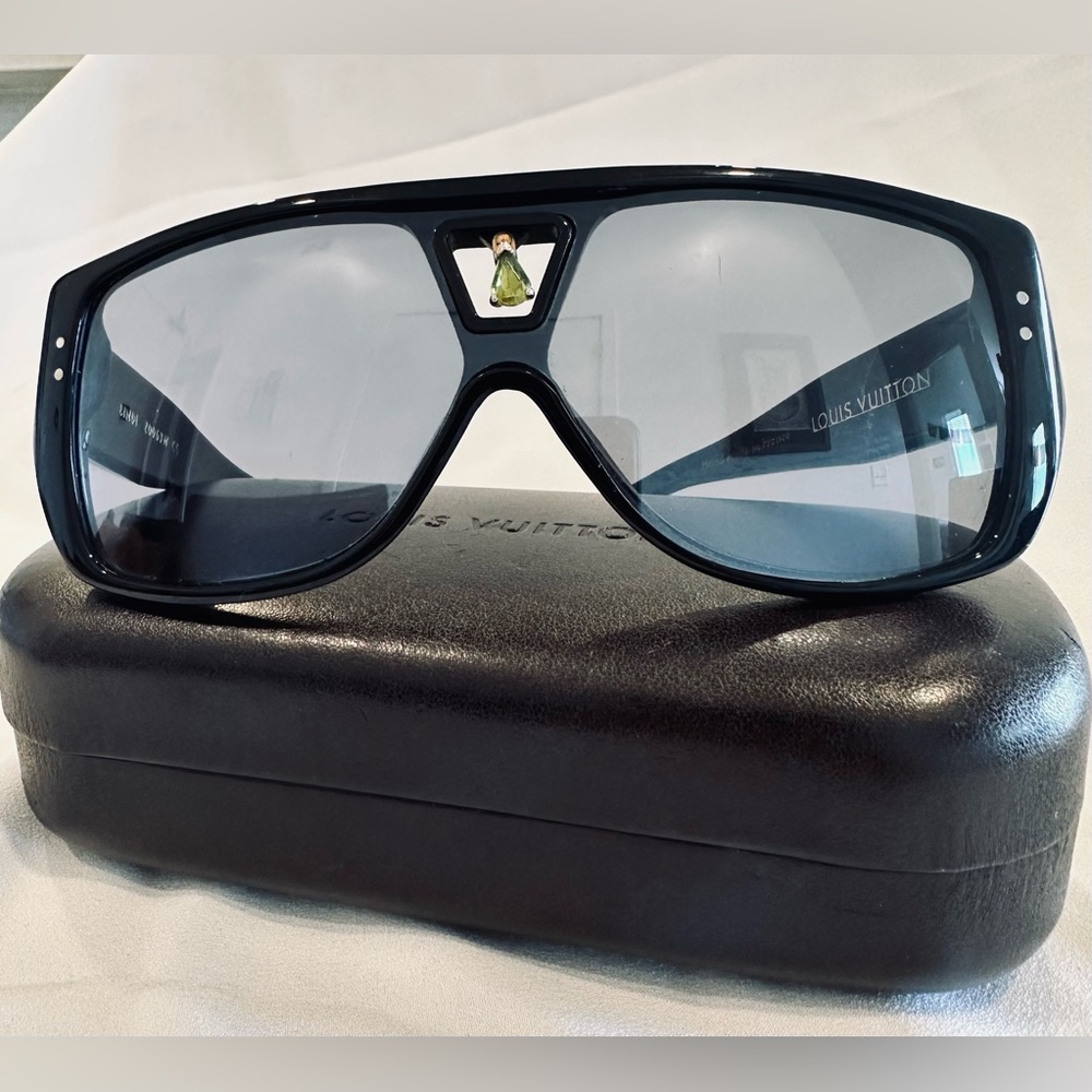 Louis Vuitton Black and gold Acetate Peridot Bindi Sunglasses